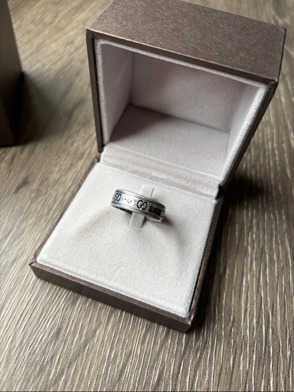 Gucci Mens Icon 18k Thin Band Ring